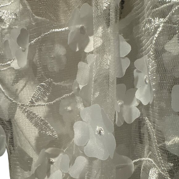 Amazon  statement sleeve top with embroidery 3-D flowers–‎ Size XS - Picture 5 of 5